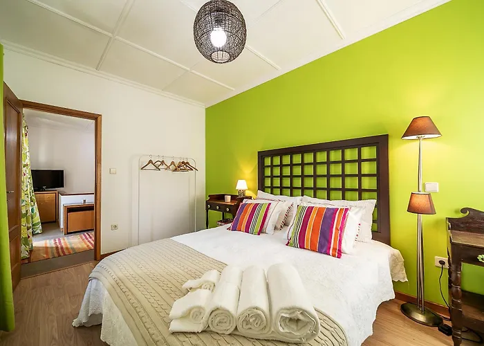 Refugio Entre O Pomar E O Rio Douro Willa Raiva